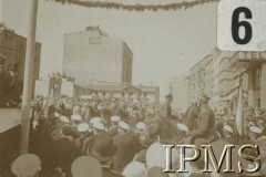 31.07.1932, Gdynia, Polska.
Święto Morza. Na koniu pierwszy z lewej dowódca 11 Dywizjonu Artylerii Konnej podpułkownik dr Włodzimierz Leon Dembiński, drugi z lewej na koniu dowódca Brygady Kawalerii 