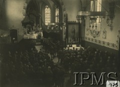 15.09.1932, Jarosław, Polska.
Święto 10 Dywizjonu Artylerii Konnej. Msza św. w kościele garnizonowym. 
Fot. NN, Instytut Polski i Muzeum im. gen. Sikorskiego [album 415e - Dywizjon Artylerii Konnej]