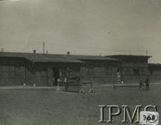 1922-1937, Jarosław, Polska.
Porucznik Kleczeński z 10 Dywizjonu Artylerii Konnej ma koniu Odaliska. 
Fot. NN, Instytut Polski i Muzeum im. gen. Sikorskiego [album 415e - Dywizjon Artylerii Konnej]