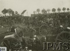 1932, okolice Tuchowoli, Polska.
Manewry 10 Dywizjonu Artylerii Konnej. Na zdjęciu oprócz żołnierzy i koni armaty 75 mm wz. 02/26. 
Fot. NN, Instytut Polski i Muzeum im. gen. Sikorskiego [album 415e - Dywizjon Artylerii Konnej]