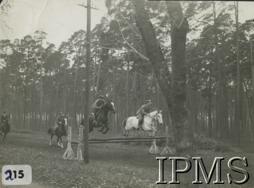 1922-1937, Polska.
Bieg myśliwski 10 Dywizjonu Artylerii Konnej. 
Fot. NN, Instytut Polski i Muzeum im. gen. Sikorskiego [album 415e - Dywizjon Artylerii Konnej]