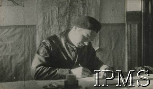1942-1943, prawdopodobnie Wielka Brytania.
Dowódca 1 Samodzielnej Kompanii Komandosów kpt. Władysław Smrokowski.
Fot. NN, Instytut Polski i Muzeum im. gen. Sikorskiego w Londynie [album 40 - komandosi].