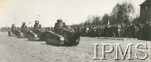 22.04.1921, Poznań, Polska.
Parada wojskowa z udziałem Naczelnika Józefa Piłsudskiego, na pierwszym planie lekkie czołgi Renault FT 17.
Fot. NN, Instytut Polski i Muzeum im. gen. Sikorskiego w Londynie