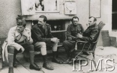 1.04.1940-10.06.1940, Loyat, Bretania, Francja.
Oficerowie Oddziału Rozpoznawczego: ppor. Tadeusz Drobniak, por. S. Barylski, por. Fangor, NN.
Fot. NN, Instytut Polski i Muzeum im. gen. Sikorskiego w Londynie