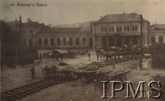 1915, Kowno.
Dworzec (Am Bahnhof in Kowno) 
Fot. NN, Instytut Polski i Muzeum im. gen. Sikorskiego w Londynie [Album K25, prawdopodobnie należący do rodziny Bilskich]