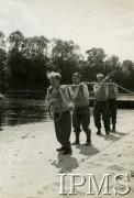 1941, Stanley, Wielka Brytania.
Kurs Szkoły Podchorążych. Ćwiczenia z budowy mostu pontonowego. 
Fot. NN, Instytut Polski im. Gen. Sikorskiego w Londynie [album K37]