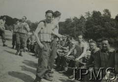 1941, Stanley, Wielka Brytania.
Kurs Szkoły Podchorążych. Ćwiczenia z budowy mostu pontonowego. 
Fot. NN, Instytut Polski im. Gen. Sikorskiego w Londynie [album K37]