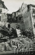Październik 1939, Warszawa, Polska.
Ruiny kamienicy przy ulicy Marszałkowskiej 36.
Fot. NN, Instytut Polski i Muzeum im. gen. Sikorskiego w Londynie [Album 
