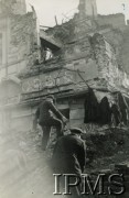 Październik 1939, Warszawa, Polska.
Ruiny biura podróży Orbis u zbiegu ulicy Marszałkowskiej i Alei Jerozolimskich.
Fot. NN, Instytut Polski i Muzeum im. gen. Sikorskiego w Londynie [Album 