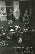 Październik 1939, Warszawa, Polska.
Groby w Alejach Jerozolimskich. 
Fot. NN, Instytut Polski i Muzeum im. gen. Sikorskiego w Londynie [Album 