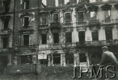 Październik 1939, Warszawa, Polska.
Ruiny domu w Alejach Jerozolimskich 33, w którym przed wojną swoje siedziby miały firmy Franaszek i Kodak.
Fot. NN, Instytut Polski i Muzeum im. gen. Sikorskiego w Londynie [Album 