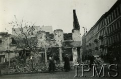 Październik 1939, Warszawa, Polska.
Ruiny domu przy Marszałkowskiej 104 róg Widok 26/28
Fot. NN, Instytut Polski i Muzeum im. gen. Sikorskiego w Londynie [Album 