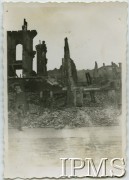 Październik 1939, Warszawa, Polska.
Ruiny kamienicy przy ul. Nowy Świat 43, w której przed wojną mieścił się bar Extra.
Fot. NN, Instytut Polski i Muzeum im. gen. Sikorskiego w Londynie [Album 