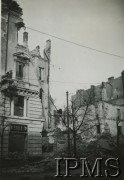 Październik 1939, Warszawa, Polska.
Zniszczona zabudowa ulicy Królewskiej. Po lewej stronie widać pracownię kapeluszy Szulc K. i Spółka (Królewska 10).
Fot. NN, Instytut Polski i Muzeum im. gen. Sikorskiego w Londynie [Album 