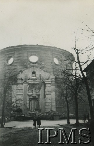 Październik 1939, Warszawa, Polska.
Kościół Ewangelicko-Augsburski pw Św. Trójcy przy placu Małachowskiego.
Fot. NN, Instytut Polski i Muzeum im. gen. Sikorskiego w Londynie [Album 