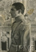 1942, Teheran, Iran.
Mohammad Reza Pahlawi - szach Iranu, portret w mundurze.
Fot. NN, Instytut Polski i Muzeum im. gen. Sikorskiego w Londynie [album Ludwika Naimskiego].