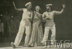 1942, Teheran, Iran.
Występ w obozie dla polskich uchodźców, tancerze na scenie.
Fot. NN, Instytut Polski i Muzeum im. gen. Sikorskiego w Londynie [album Ludwika Naimskiego].