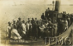 23.05.1930, Gdynia, Polska.
Grupa oficerów kawalerii na łodzi.
Fot. Z. Elzanowski (Gdynia), Instytut Polski i Muzeum im. gen. Sikorskiego w Londynie