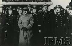 1924-1926, Warszawa, Polska.
Marszałek Józef Piłsudski (1. z lewej) i  generał  Gustaw Orlicz-Dreszer (3. z prawej) wśród oficerów 1 Pułku Szwoleżerów, biorących udział w zawodach jeździeckich pułku w Łazienkach Królewskich. Widoczny m.in.: ppłk Jan Głogowski (między Marszałkiem i gen. Dereszem).
Fot. NN, Instytut Polski i Muzeum im. gen. Sikorskiego w Londynie