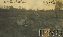 1919, Wojdaty, Polska.
Ćwiczenia strzeleckie. Zdjęcie wykonane w czasie wyprawy wileńskiej 1 Pułku Szwoleżerów.
Fot. NN, Instytut Polski i Muzeum im. gen. Sikorskiego w Londynie