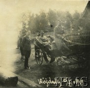 15.06.1919, Wojdaty, Polska.
Dowódca 1 Pułku Szwoleżerów mjr Gustaw Orlicz-Dreszer w powozie. Zdjęcie wykonane w czasie wyprawy wileńskiej. 
Fot. NN, Instytut Polski i Muzeum im. gen. Sikorskiego w Londynie