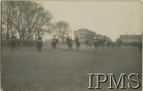 1920-1939, Polska.
Żolnierze 3 Pułku Szwoleżerów Mazowieckich im. Pułkownika Jana Kozietulskiego.
Fot. NN, Instytut Polski i Muzeum im. gen. Sikorskiego w Londynie [teczka 3 Pułk Szwoleżerów]