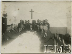 1932, Spała, Polska.
Prezydent Ignacy Mościcki przyjmuje oficerów z 3. Pułku Szwoleżerów Mazowieckich im. Jana Kozietulskiego
Fot. NN, Instytut Polski i Muzeum im. gen. Sikorskiego w Londynie [teczka 3 Pułk Szwoleżerów]
