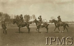 1920-1939, Polska.
Żolnierze 3 Pułku Szwoleżerów Mazowieckich im. Pułkownika Jana Kozietulskiego na koniach.
Fot. NN, Instytut Polski i Muzeum im. gen. Sikorskiego w Londynie [teczka 3 Pułk Szwoleżerów]