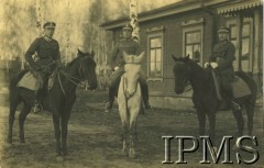 1920-1939, Polska.
Żolnierze 3 Pułku Szwoleżerów Mazowieckich im. Pułkownika Jana Kozietulskiego na koniach. 1. od prawej Stefan Bogusławski.
Fot. NN, Instytut Polski i Muzeum im. gen. Sikorskiego w Londynie [teczka 3 Pułk Szwoleżerów]