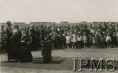 Prawdopodobnie 2.07.1930, Suwałki, Polska.
Uroczystość odsłonięcia pomnika Jana Kozietulskiego przez Prezydenta Ignacego Mościckiego na terenie koszar 3. Pułku Szwoleżerów Mazowieckich.
Fot. NN, Instytut Polski i Muzeum im. gen. Sikorskiego w Londynie [teczka 3 Pułk Szwoleżerów]