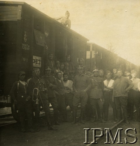1920, Polska.
Żołnierze 1 Pułk Szwoleżerów Józefa Piłsudskiego w czasie transportu z północnego frontu na południe. 
Fot. NN, Instytut Polski i Muzeum im. gen. Sikorskiego w Londynie [koperta Koło 1 Pułku Szwoleżerów, kolekcja 617]