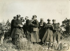 Lata 30., Polska.
Oficerowie 1 Pułku Szwoleżerów Józefa Piłsudskiego 
Fot. NN, Instytut Polski i Muzeum im. gen. Sikorskiego w Londynie [koperta Koło 1 Pułku Szwoleżerów, kolekcja 617]