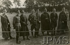 1939, Garwolin, Polska.
Grupa oficerów, wśród nich ppor Józef Mossakowski, ppłk Józef Trepto, płk Janusz Albrecht. 
 Fot. NN, Instytut Polski i Muzeum im. gen. Sikorskiego w Londynie [koperta Koło 1 Pułku Szwoleżerów, kolekcja 617]