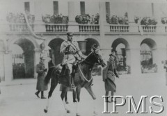 11.11.1926-1927, Warszawa, Polska.
Marszałek Józef Piłsudski na Kasztance przyjmuje defiladę przed Pałacem Saskim. 
Fot. NN, Instytut Polski i Muzeum im. gen. Sikorskiego w Londynie