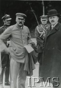 Wrzesień 1926, Druskienniki, Polska.
Marszałek Józef Piłsudski (drugi z lewej) w towarzystwie Kazimierza Bartla (pierwszy z prawej). 
Fot. NN, Instytut Polski i Muzeum im. gen. Sikorskiego w Londynie