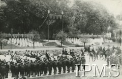 Maj 1936, Wilno, Polska.
Pogrzeb serca Marszałka Józefa Piłsudskiego na cmentarzu na Rossie. Na czele plutonu trębaczy 4 Pułku Ułanów Zaniemeńskich Janusz Rozwadowski. 
Fot. NN, Instytut Polski i Muzeum im. gen. Sikorskiego w Londynie