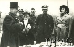 Listopad 1937, Polska.
Generał Bolesław Wieniawa-Długoszowski (w cylindrze) bierze udział w Hubertusie w 1 Pułku Szwoleżerów. 
Fot. NN, Instytut Polski i Muzeum im. gen. Sikorskiego w Londynie [koperta 1 Pułk Szwoleżerów]
