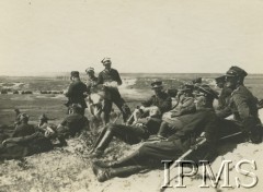 Lata 30., Stanisławów, Polska.
Oficerowie 6 Pułku Ułanów Kaniowskich podczas manewrów. 
Fot. NN, Instytut Polski i Muzeum im. gen. Sikorskiego w Londynie [koperta 6 pułk ułanów]