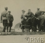 Lata 30., Stanisławów, Polska.
Oficerowie 6 Pułku Ułanów Kaniowskich. 
Fot. NN, Instytut Polski i Muzeum im. gen. Sikorskiego w Londynie [koperta 6 pułk ułanów]