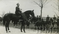 1934, Kutno, Polska.
Generał Bolesław Wieniawa-Długoszowski przed rajdem do Bielska.
Fot. NN, Instytut Polski i Muzeum im. gen. Sikorskiego w Londynie [koperta z kartami albumowymi]