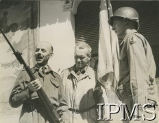 1945, Niemcy.
Gen. Tadeusz Bór-Komorowski (były Komendant Główny AK) po uwolnieniu z niemieckiej niewoli, w środku stoi gen. Tadeusz Pełczyński, z prawej amerykański żołnierz.
Fot. NN, Instytut Polski im. Gen. Sikorskiego w Londynie