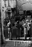 Sierpień 1942, Jerozolima, Palestyna.
Polscy żołnierze na ulicy.
Fot. NN, Instytut Polski i Muzeum im. gen. Sikorskiego w Londynie [album 115 - Jerozolima].