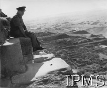 Lata 40., Egipt.
Polski żołnierz na tle pustynnego krajobrazu.
Fot. NN, Instytut Polski i Muzeum im. gen. Sikorskiego w Londynie [album 134 - Rumunia, Turcja, Palestyna, Egipt i USA].