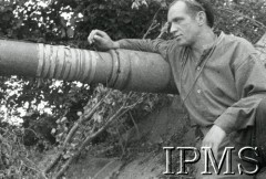 Sierpień 1944, Normandia, Francja.
1 Dywizja Pancerna podczas walk w Normandii. Polski artylerzysta przy dziale.
Fot. NN, Instytut Polski i Muzeum im. gen. Sikorskiego w Londynie