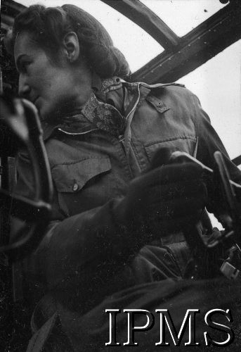 12.02.1943, Wielka Brytania.
Pilot Pomocniczej Służby Transportowej RAF (ATA) porucznik Anna Leska w kabinie Wellingtona.
Fot. NN, Instytut Polski i Muzeum im. gen. Sikorskiego w Londynie