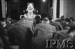 23.02.1943, Hutton Cranswick, Anglia, Wielka Brytania.
Święto 316 Dywizjonu Mysliwskiego. Lotnicy podczas nabożeństwa w kaplicy.
Fot. NN, Instytut Polski i Muzeum im. gen. Sikorskiego w Londynie
