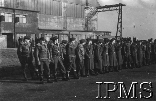 21.02.1943, Kirton-in-Linsday, Anglia, Wielka Brytania.
Święto 317 Dywizjonu Myśliwskiego, grupa pilotów.
Fot. NN, Instytut Polski i Muzeum im. gen. Sikorskiego w Londynie