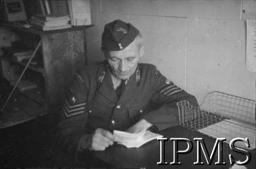 21.02.1943, Kirton-in-Linsday, Anglia, Wielka Brytania.
Podoficer dyscyplinarny 302 Dywizjonu Myśliwskiego, st. sierż. Stanisław Rapiór.
Fot. NN, Instytut Polski i Muzeum im. gen. Sikorskiego w Londynie