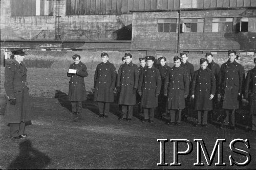 21.02.1943, Kirton-in-Linsday, Anglia, Wielka Brytania.
Święto 317 Dywizjonu Myśliwskiego, apel poległych.
Fot. NN, Instytut Polski i Muzeum im. gen. Sikorskiego w Londynie