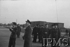 06.03.1943, Hemswell, Anglia, Wielka Brytania.
Wizyta Naczelnego Wodza Polskich Sił Zbrojnych generała Władysława Sikorskiego w Dywizjonach Bombowych 300 i 301, widoczny gen. Stanisław Ujejski.
Fot. NN, Instytut Polski i Muzeum im. gen. Sikorskiego w Londynie